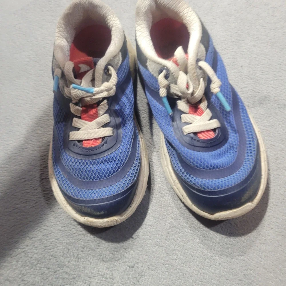 Rugged Shark Sneakers Kids‎ Size 9 Blue Red Athletic Running Speckled Sole Shoes
